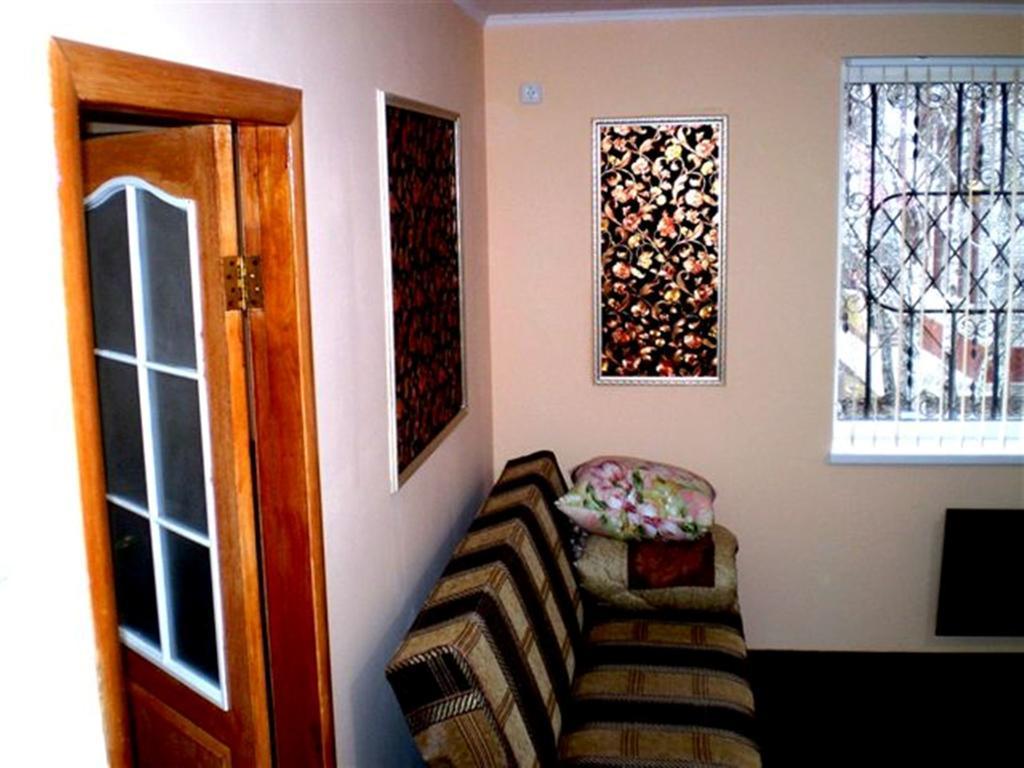 "City Center Chkalov-Sadovaya: Two-Story Wi-Fi House" Mykolaiv Room photo
