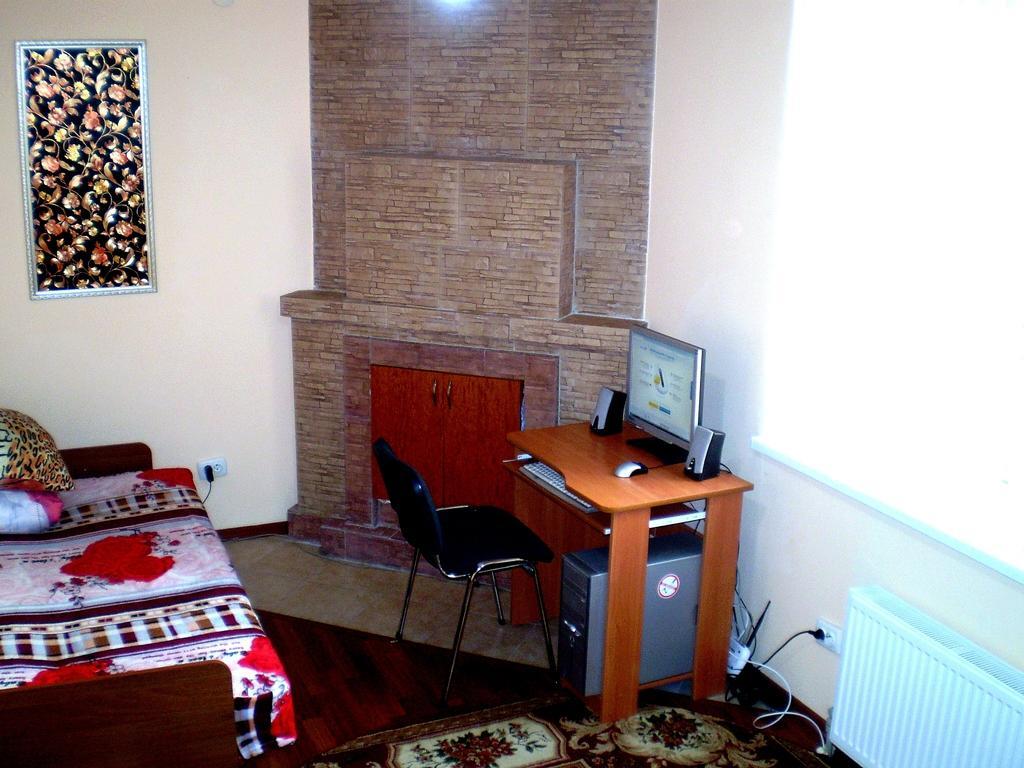 "City Center Chkalov-Sadovaya: Two-Story Wi-Fi House" Mykolaiv Room photo