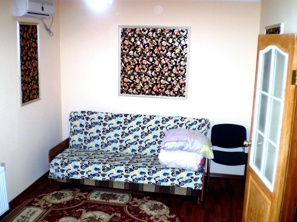 "City Center Chkalov-Sadovaya: Two-Story Wi-Fi House" Mykolaiv Room photo